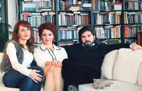 Ayşe ela ve betül yasemin isimlerinde ikiz çocukları vardır. Onlar Medyanin En Medyatik Cifti Pazar Sabah Haberleri