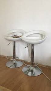 Paslanmaz Celik Bazli Iki Beyaz Doner Bar Taburesi In Karabaglar Letgo Side Table Stuff To Buy Simple