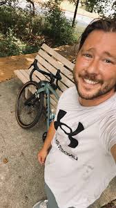 Huge thanks to Buddy Mixon for your friendship and for pushing me to be  better. Hes got me riding bikes and im loving it. I stayed sober for 6  months last year