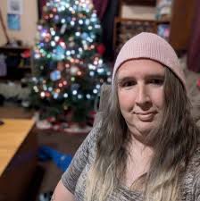 What is the ideal gaming table size for 4 players?