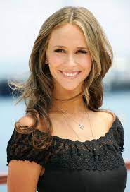 Act 2 takes place the following saturday afternoon. Jennifer Love Hewitt Criminal Minds Wiki Fandom