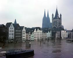 Die hochwasserpumpanlagen sind bereits im betrieb. Datei Bundesarchiv B 422 Bild 0073 Koln Rheinufer Hochwasser Jpg Wikipedia