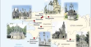 Sept Grands Calvaires Bretons Habilles De Lumiere Calvaire Bretagne Lieu De Culte
