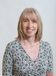 Meg Cox's Instagram, Twitter & Facebook