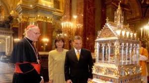 Az első írásos forrás erről hartvik győri püspök 1116 körüli időkből származó legendagyűjteménye. Szent Jobb 24 Hu