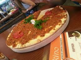 lahmadzun so zelencuk at damaskino food pepperoni pizza pizza