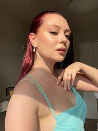 Actress seeking portfolio photos in Thailand