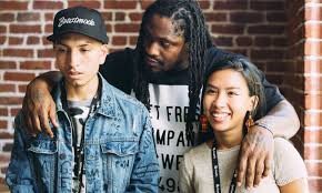 Marshawn lynch shot down a rumor that he's never spent his nfl earnings, but had a powerful presumably, lynch had been living off of the estimated $5 million per year he made off of. Oakland Raiders Lynch Offering Kids Free Haircuts For Back To School