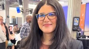 Cake Artist Leslie Vigil Creates Beautiful Designs That Look Embroidered