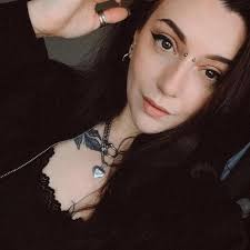 If it's super thick, yes. Like gel manicures I cannot tolerate at all. Just  polish is usually okay but my fingernails in general always get to a point  that I can't concentrate