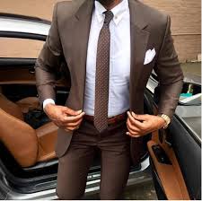 While choosing lighter shoes for casual looks and darker brown shoes for more formal looks is a good beginning method to use when selecting your shoes, you can also start to incorporate style as you get more experienced. How The Best Dressed Men Choose Their Shoes With Brown Pants Soxy Soxy Com