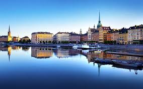 The city stretches across fourteen islands where lake mälaren flows into the baltic sea.outside the city to the east, and along the coast, is the island. Descargar Fondos De Pantalla Estocolmo Suecia 4k Por La Noche Terraplen La Capital De Suecia Libre Imagenes Fondos De Descarga Gratuita