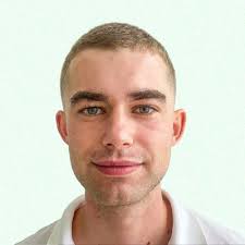 Vous êtes désormais plus de 6 000 à me suivre sur Linkedin ! 😍 Voici 6  faits que vous ignorez sur moi : 1. Je quitte la France dans moins de 3