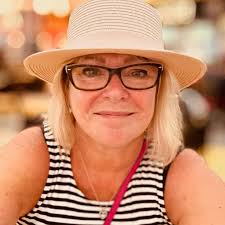 What portable electric pump can inflate and deflate a paddleboard multiple  times without needing to be recharged?