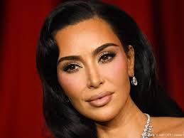 Kim Kardashian pleit voor hogere bonus brandweerlieden uit cel