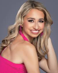 A headshot that captures not just a moment, but the essence of a bright  future. 🌟 💄 @preslie_hmuartistry #pageantheadshot #preteenmodel  #photographer #missvolunteeramerica #missvolunteeramericapageant  #misspennsyvaniavolunteer #pageant #pageantry ...