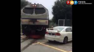 Check spelling or type a new query. Padah Parkir Kereta Di Laluan Kereta Api Youtube