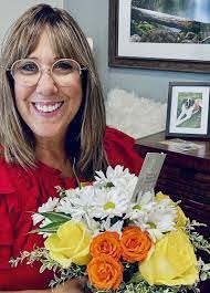 Loretta Cogar's Instagram, Twitter & Facebook