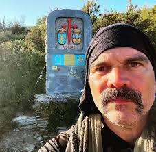 Crossing from Castilla y León into Galicia. Left Vega de Valcarce and hit  the mountain at about 730am. It was about a 1000m ascent over about 7km,  finally reaching the 9th century