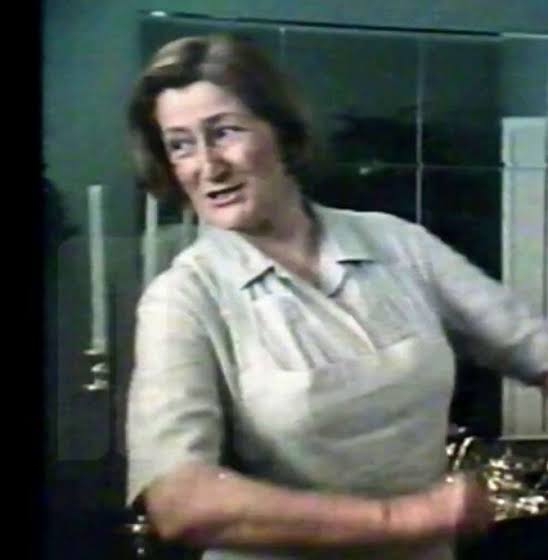 Forse) Non tutti ricorderanno lo spot pubblicitario di cui la signora era  protagonista ... !