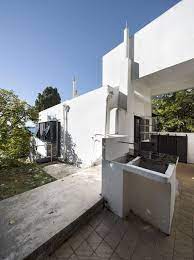 La célèbre villa d'eileen gray renaît sur un site architectural historique. Villa E 1027 Cap Moderne The Open Air Kitchen And The East Wall Of The Villa C Rights Reserved E Gray And J Badovici Rig Eileen Gray Architect Architecture