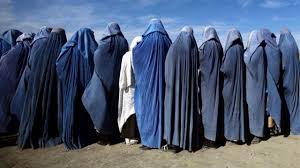 Her ne kadar bu darbeyi yapanlar kendilerini kadınları özgürleştirecek kişiler olarak lanse etse de, birçok okul afganistan'da eğitim sürecine dair yegane gündem maddesi taliban'ın tutumu değil. Angelina Jolie Afganistan Da Kalici Barisin Anahtari Kadinlardir