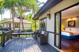 It features 126 guest rooms and sits on a white sandy beach. Phi Phi Holiday Resort Tai Pan