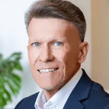 Peter Humig's Instagram, Twitter & Facebook