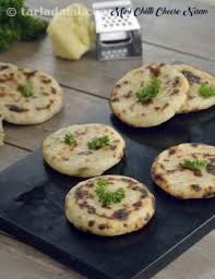 Mini Chilli Cheese Naan Cheese Naan On Tava Without Tandoor Recipe Recipe Food Indian Food Recipes Vegetarian Naan Recipe