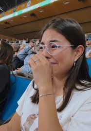 Qué oso. Yo no vengo con ella. #sinyolanda #somebodydosomething  #uclagymnastics disque su #dreamcometruemoment #ucla #sibling #uglycring  #notrelated @Fer Guerrero