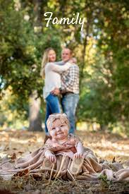 Family Portrait In Brentwood Family Portraits Outdoor Family Portraits Family Portrait Photography
