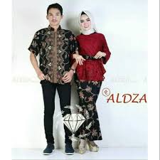 Adapun bagi wanita, biasanya menyiapkan kebaya yang sesuai dengan acara yang akan dihadiri. Harga Kebaya Duyung Terbaik Batik Pakaian Wanita Juli 2021 Shopee Indonesia