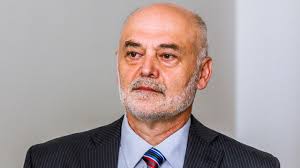 Fyzik Ošťádal stáhl žalobu na Zemana kvůli nejmenování profesorem. Podával  ji proto, že mu prezident nedoručil své rozhodnutí