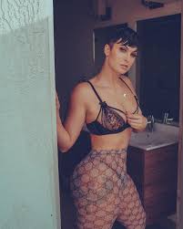 Zahra Elise - Free sexy pics, galleries & more at Babepedia