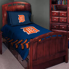 According to the red sox' 2019 team media guide, in the first years of the team's existence media also referred to the boston al team as the somersets, plymouth rocks, speed. Boston Red Sox Mlb Twin Comforter Set 63 X 86