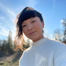 Loretta Scapin's Instagram, Twitter & Facebook