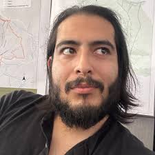 What are some tips or pointers for using flamethrowers and torchers in  HELLDIVERS 2 without dying?