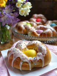 On the savory side, many italians bake torta pasqualina, a ligurian easter pie made with flaky pastry, chard, ricotta cheese, parmigiano, and at least five whole eggs. Individual Italian Easter Bread Rings Easy Step By Step Directions Christina S Cucina