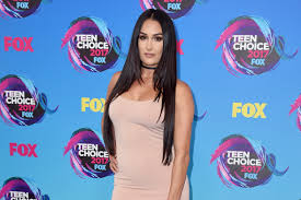 On march 6, she stepped out with her belly on full display in a velvet dress. Hcm U8pczbk1am