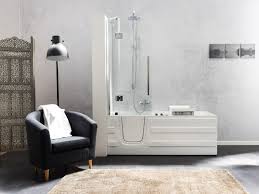 Cabine doccia presentate in diversi formati e dimensioni. Azienda Vaschedocce Produzione Vasche Per Anziani E Disabili