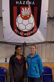 Sie spielt im linken rückraum. Uspesne Odchovankyne Velkomeziricske Hazene Videorozhovor Novinyvm Cz