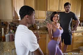 ▷ Krissy Lynn in Lathering Up Mrs. Lynn (Photo 1) | Brazzers