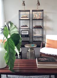 According to the trends in fashion colors for interior paint 2021, and interior design in general, the color white is one of the stars this year, so it can be used as a predominant color, using it in different shades to enhance the shapes and angles using shadows and chiaroscuro, and of course, small color details can be added. Home Jacqueline Pagan I N T E R I O R I S M O