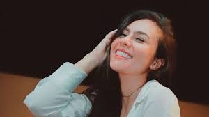 Di penghujung bulan ramadhan ini ,wulan guritno dan keluarga menyempatkan berbuka puasa desta grogi ada wulan guritno talk show malam yang akan memberikan informasi dan hiburan. Gak Kalah Dari Jessica Iskandar Wulan Guritno Pamer Pakai Baju Tembus Pandang Netter Hot Mom Idaman Indonesia Herstory