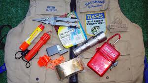 How Do You Make a Homemade Survival Kit?