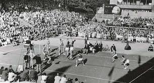 Olahraga yang satu ini sangat populer di berbagai kalangan, terutama di kalangan remaja. Sejarah Bola Voli Di Dunia Dan Indonesia Secara Lengkap