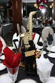 Spruce up your makeshift jazz club or speakeasy with roaring 20's accessories, party supplies/decorations, and themed scene setters. Pin Von Ady Numa Auf Bar Bat Mitzvah Sweet Sixteen Themes Themen Partys Bar Mitzvah Partydekoration