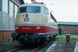 Die Mit Messzugen Eingesetzten Vorserien 103 Waren In Hamburg Eidelstedt Zu Hause Im Dortigen Bw Stand Am 2 Juni 1988 Die Eisenbahn Eisenbahnmuseum Bundesbahn