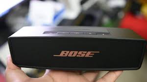 It also has excellent build quality with a unibody aluminum enclosure, and it includes a charging cradle that you can leave plugged in. Bose Sound Link Mini Ii Limited Edition Black Copper Unboxing Youtube