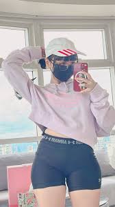 hakao on X: no i dont edit my hips or my thighs im just chonky like my  cat xD t.cogcH4N0V3i2  X